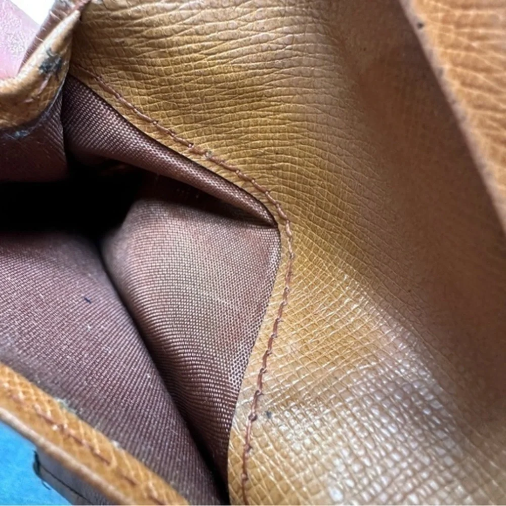 AUTHENTIC Louis Vuitton wallet. Monogram canvas.